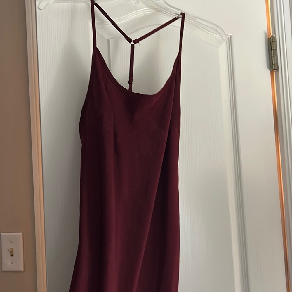 Lulu’s size small, midi slip dress with slit, adjustable straps. Burgundy